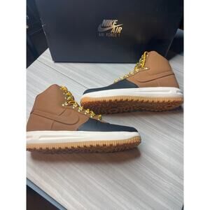 Brand new Nike Lunar force 1 Duck boot size 9 men’s or 10.5 women’s